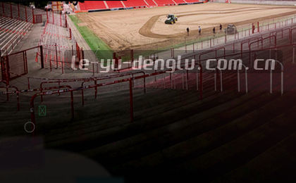 高位逼抢断球 肋部斜插推射远角